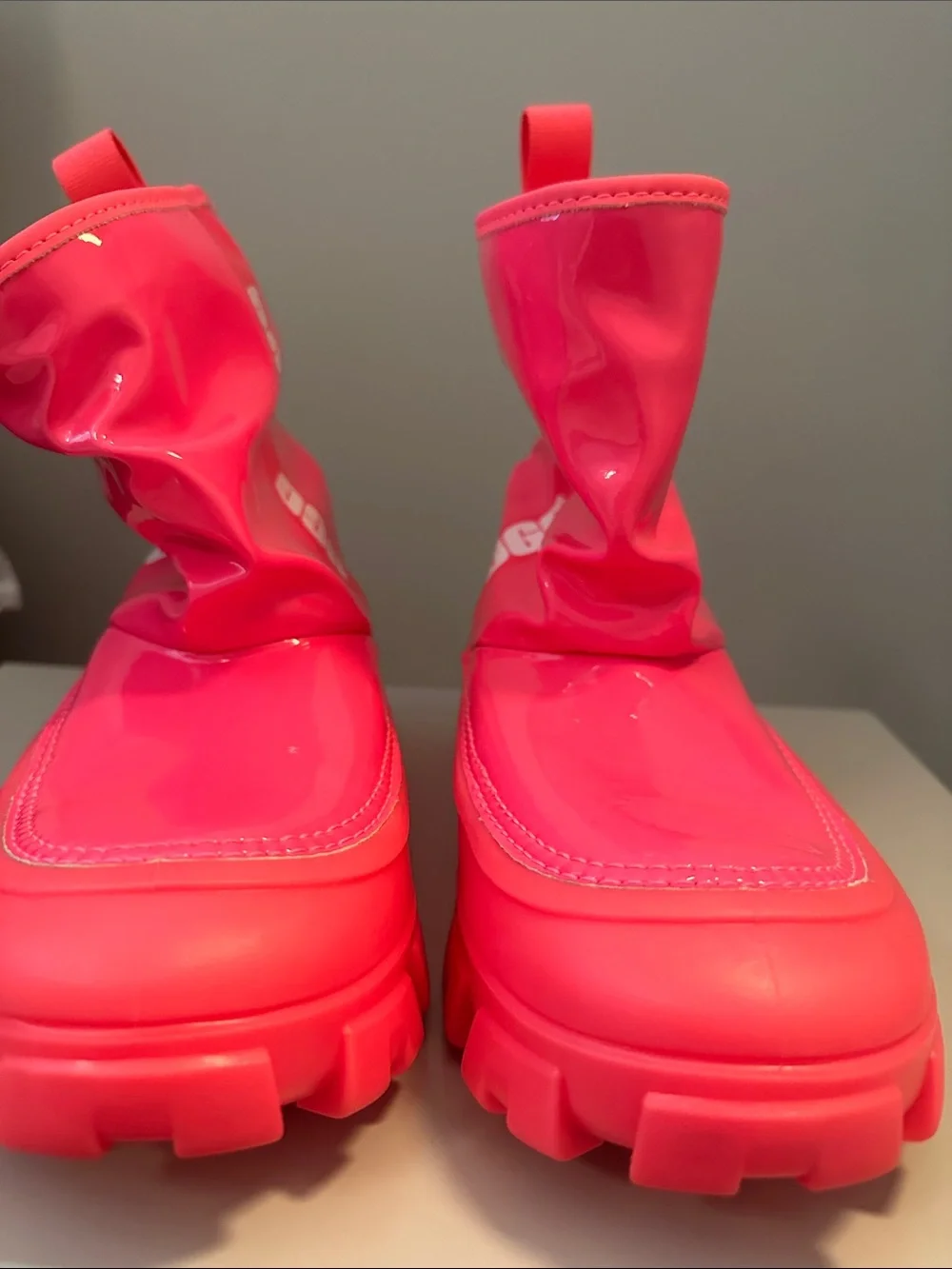 NWT UGG Neon Pink Chunky Lug Rain Boots